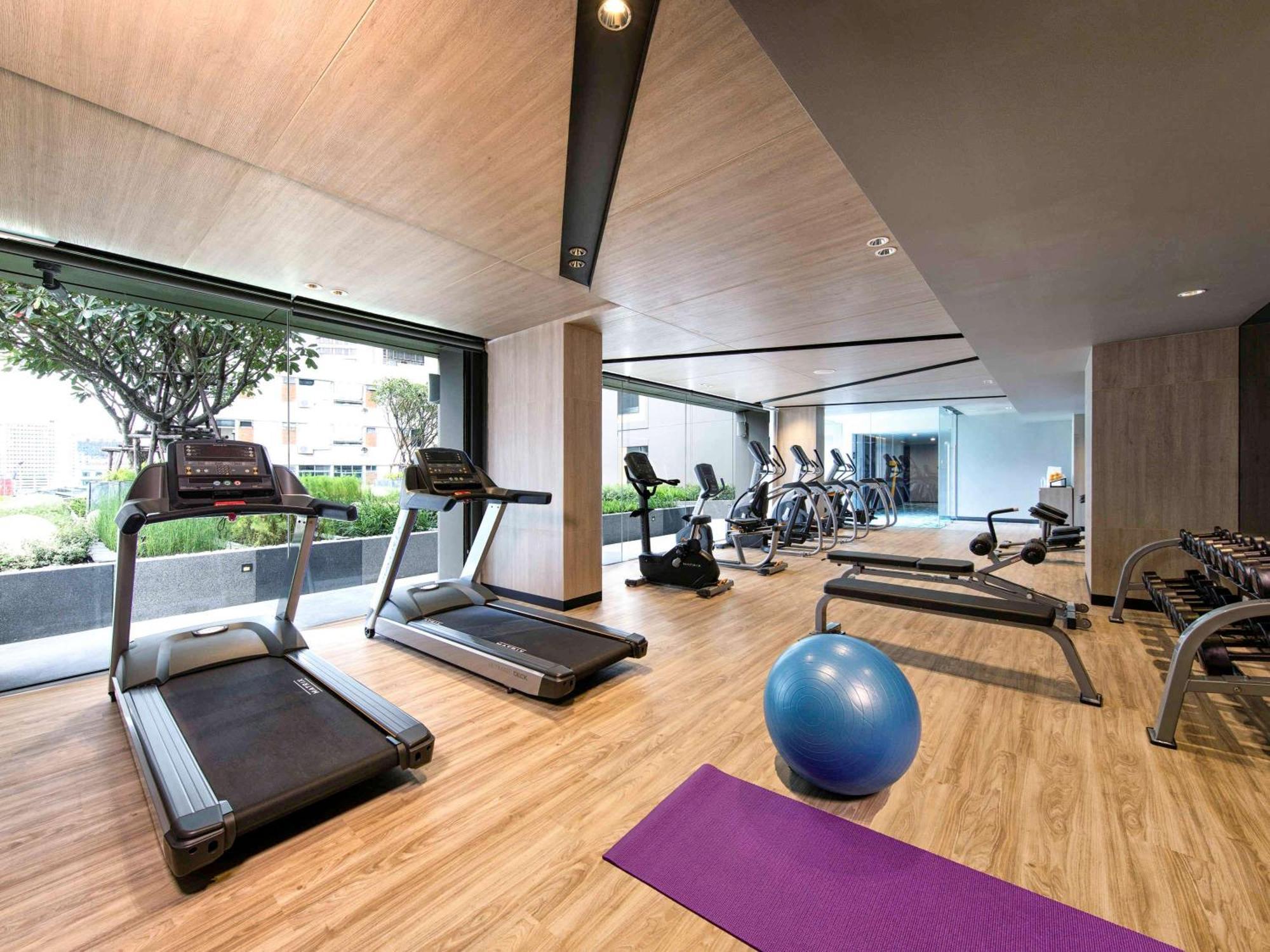 होटल Novotel Sukhumvit 4 4*